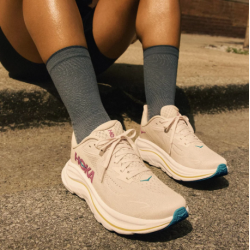 HOKA W Clifton 10